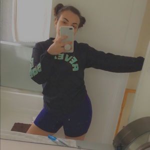 Selena aka @wineandjournalism